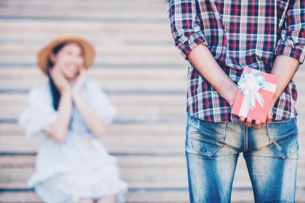 Gift Ideas for a Boyfriend Who's Obsessed With History cover picture