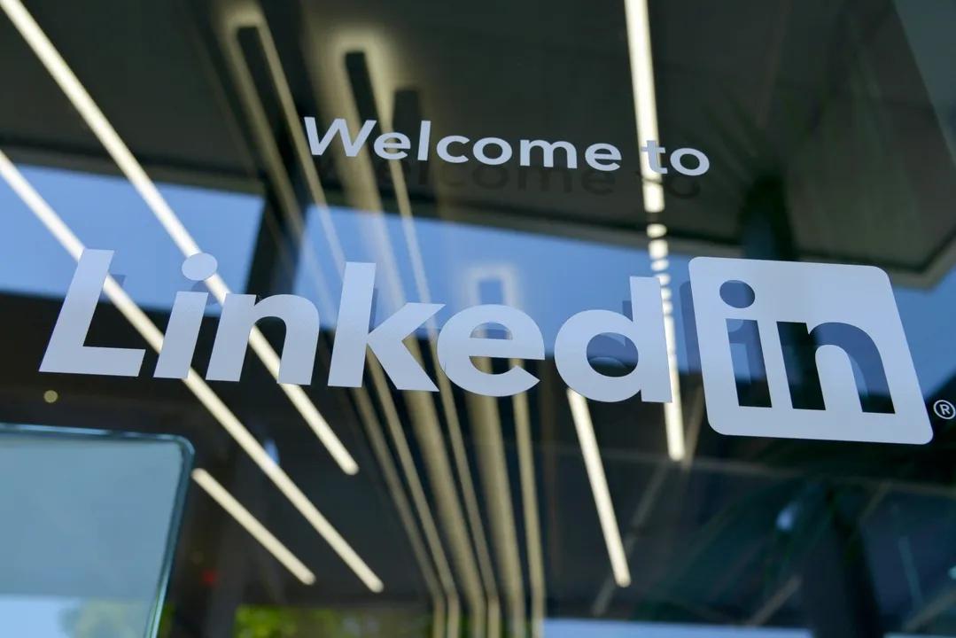 10 AI Tools Every LinkedIn Creator Should Know About cover picture